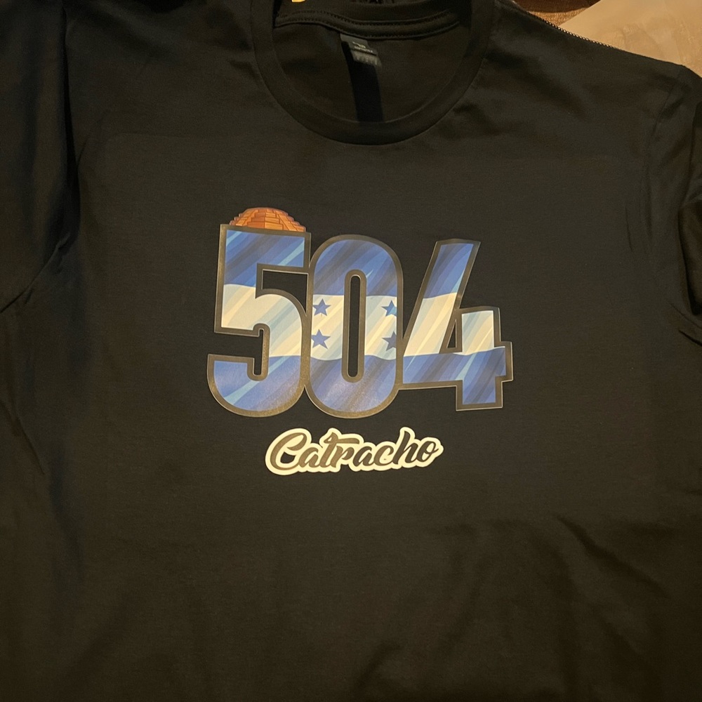 Medium Soft Tshirt Honduras Catracho and the area code 504
